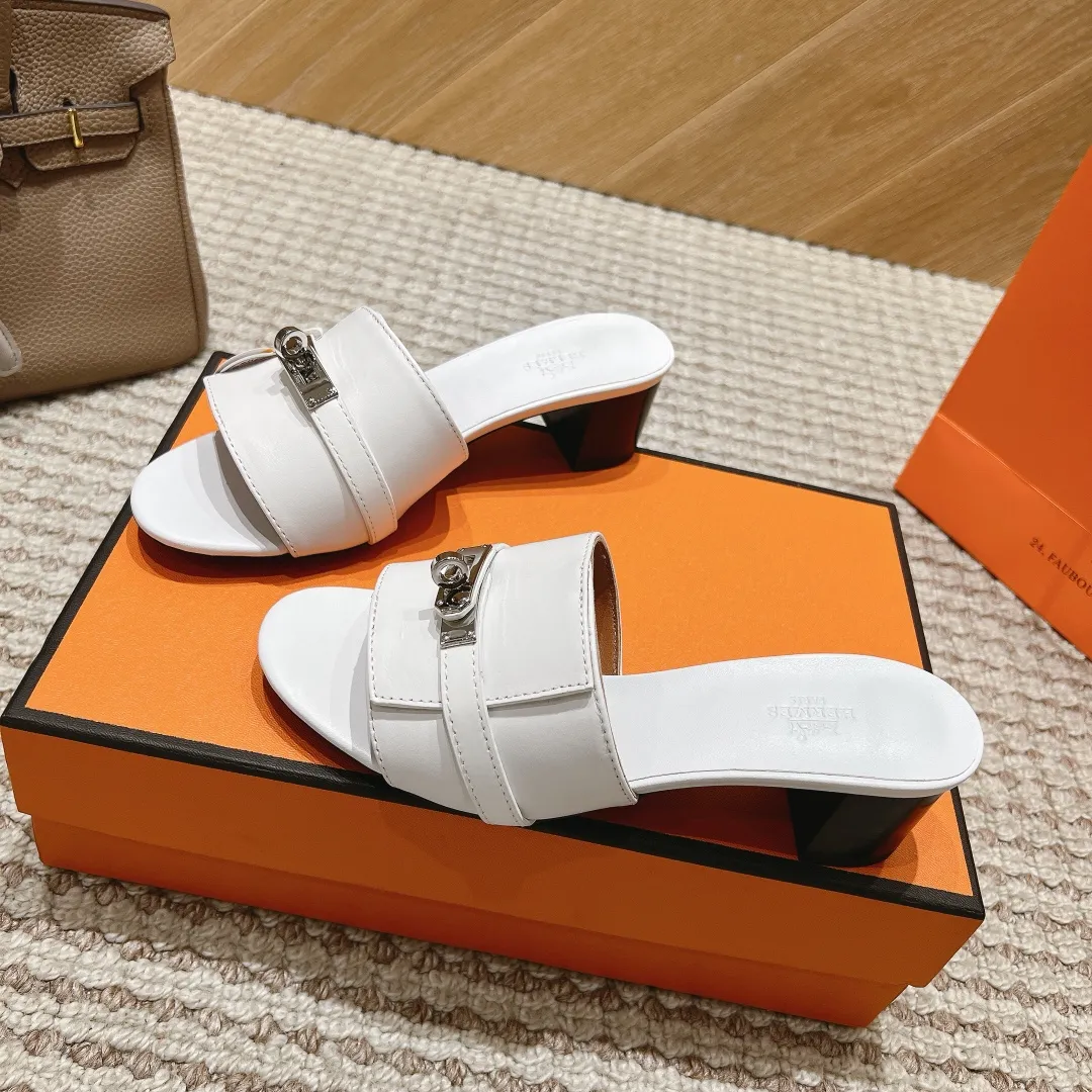 👟👟Ex-factory price 540👟👟 High version of the 2024 spring and summer new HERMES Hermès counter new style. The wedge-heeled Erjiu sandals and slippers, which have been extremely popular recently, are paired with various colorful socks. They are very trendy. Upper: cowhide. Outsole: technological imitation wood sole. Heel height: about 7cm. Size: Female 35-41 (40/41 non-refundable and non-exchangeable)